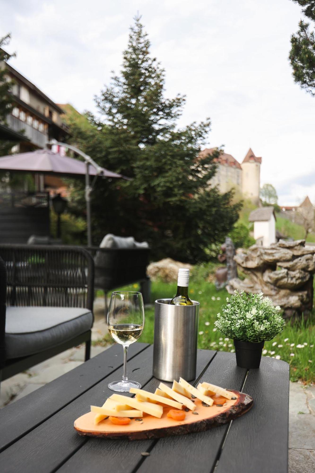 Hotel Le Saint Georges Gruyeres Exterior foto